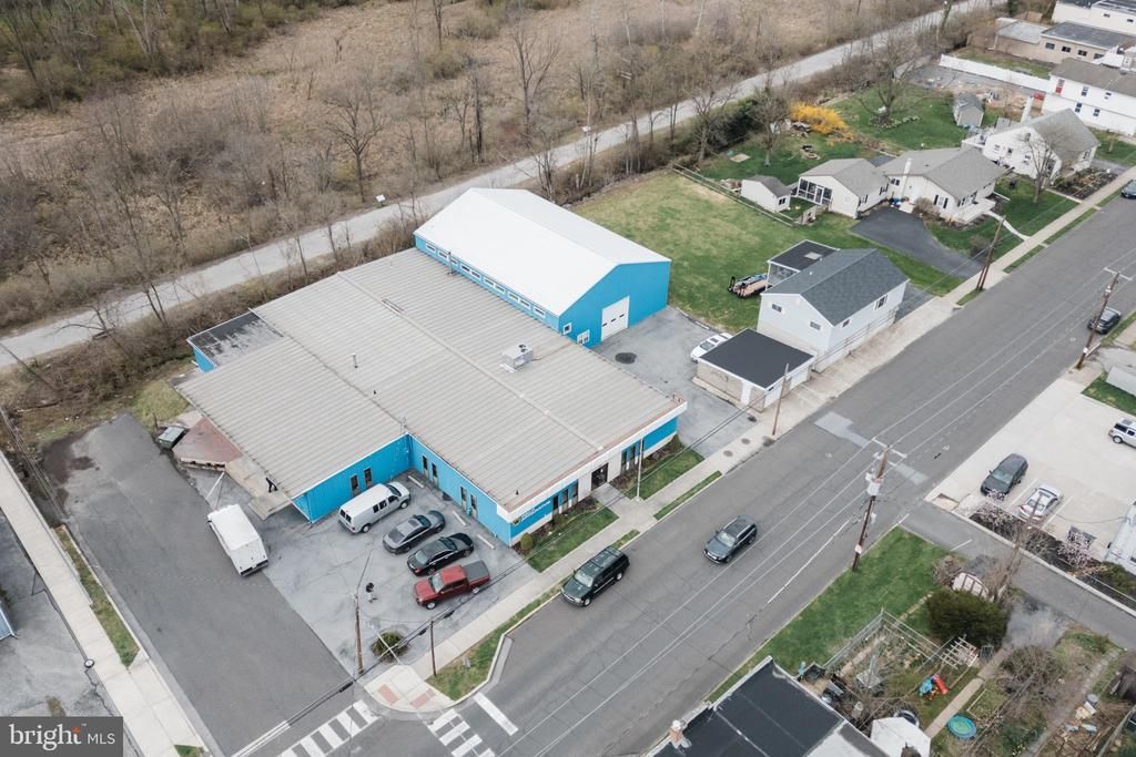 400 FRONT STREET, HELLERTOWN, PA 18055