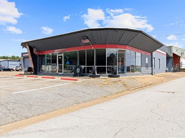 1000 US 79 , Henderson, TX 75652