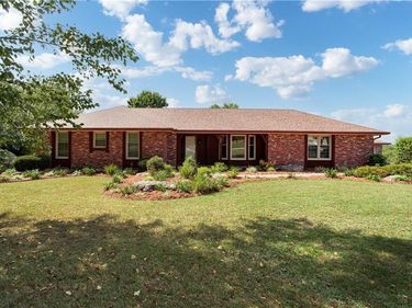 822 Dickinson Road, Independence, MO 64050