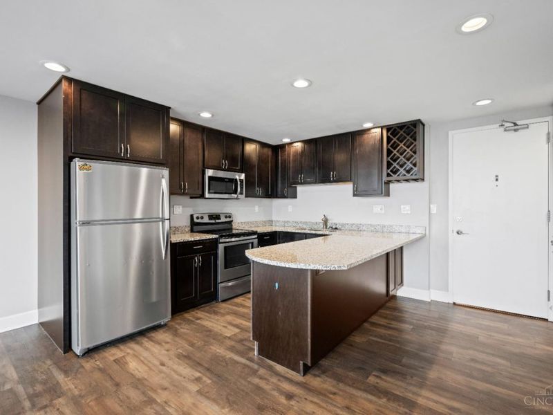 810 Matson Place, Unit 605, Cincinnati, OH 45204 Photo 2