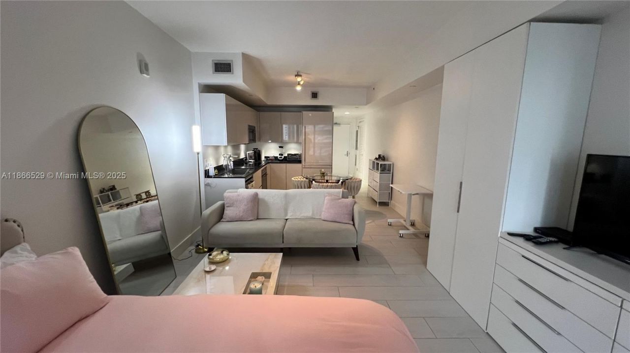 1010 Brickell Ave, Unit 1510, Miami, FL 33131 Photo