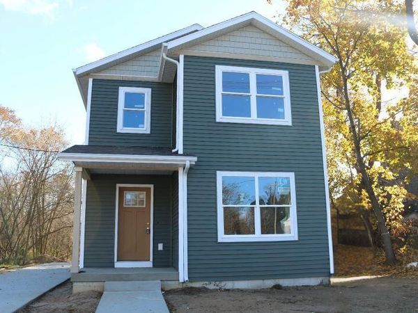 92 N State Street, Sparta, MI 49345