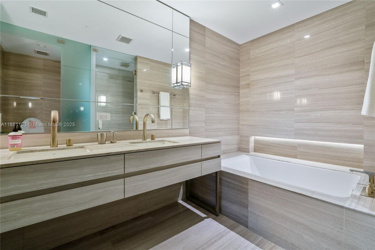 18975 Collins Ave, Unit 1104, Sunny Isles Beach, FL 33160 Photo