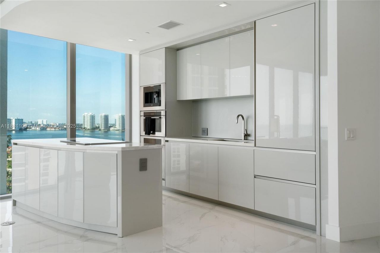 18975 Collins Ave, Unit 1104, Sunny Isles Beach, FL 33160 Photo