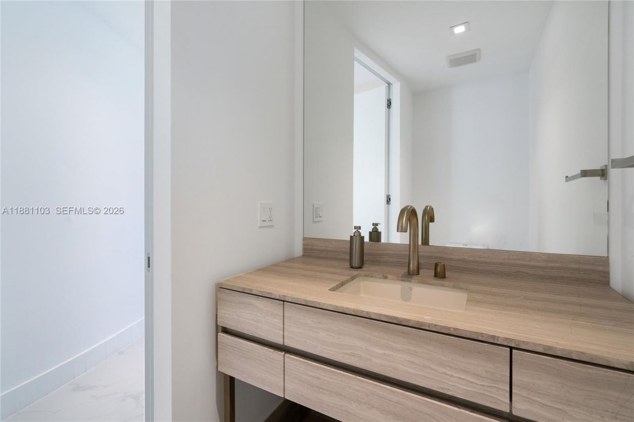 18975 Collins Ave, Unit 1104, Sunny Isles Beach, FL 33160 Photo