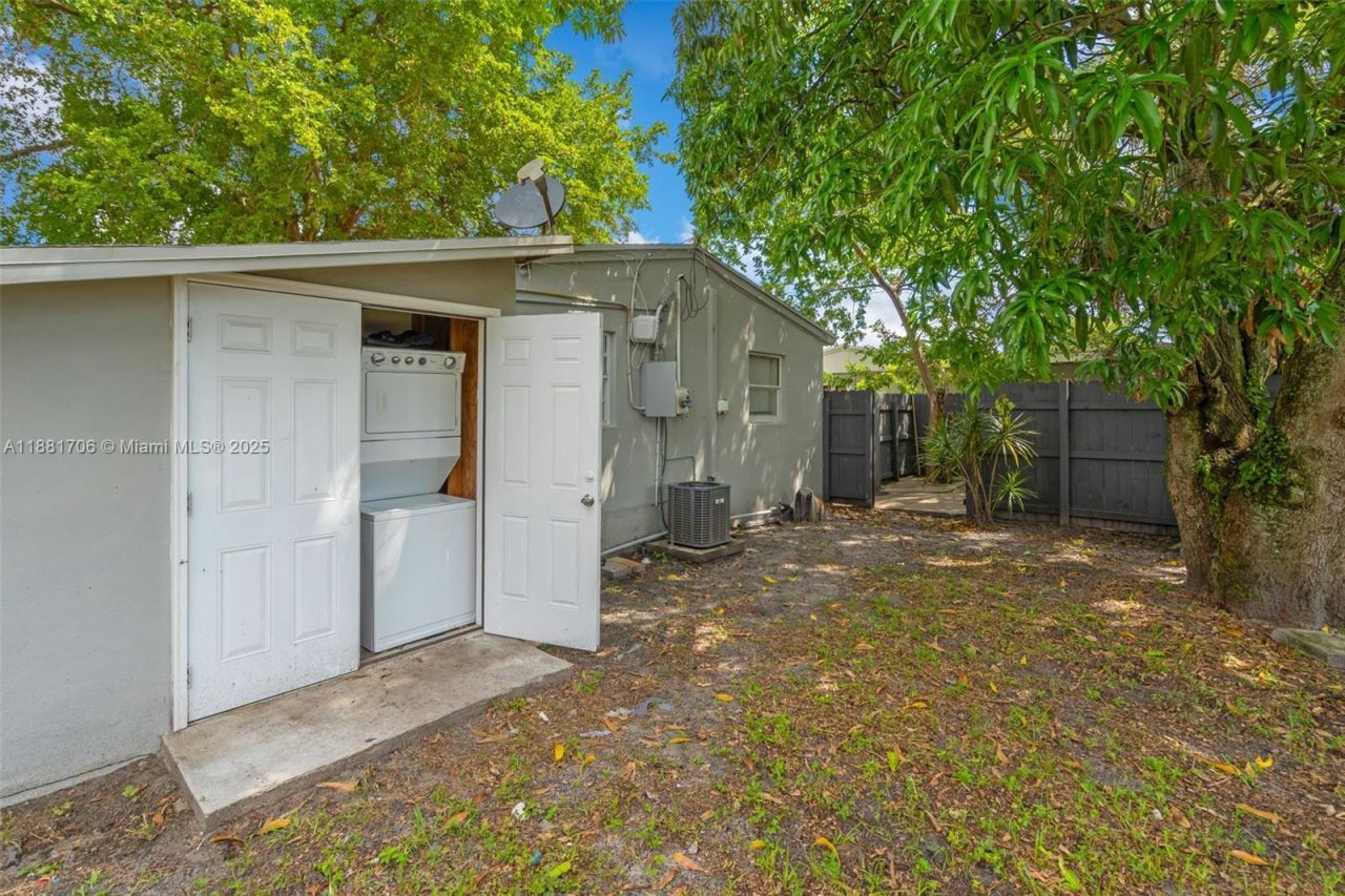 3380 NW 8th Pl, Lauderhill, FL 33311 Photo
