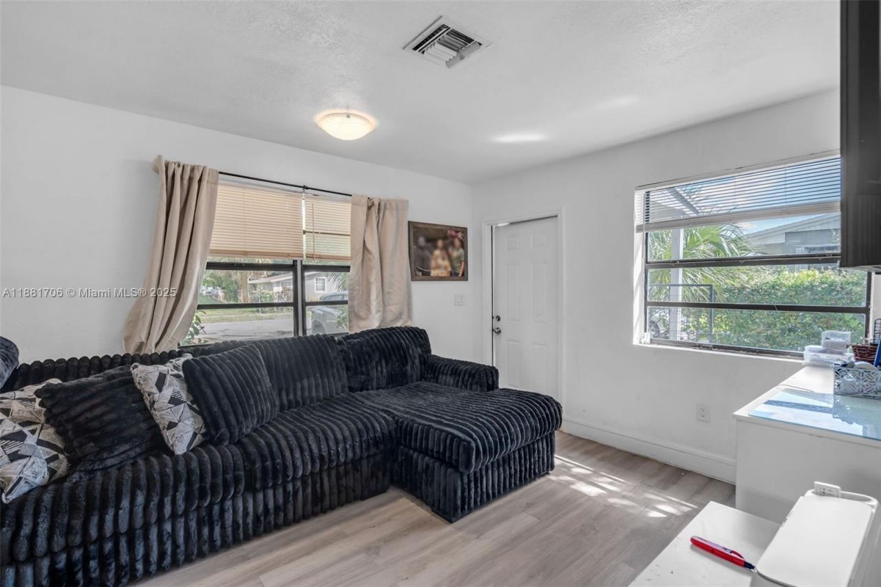 3380 NW 8th Pl, Lauderhill, FL 33311 Photo