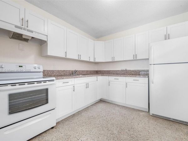 2661 SW 11th St, Unit 14, Miami, FL 33135