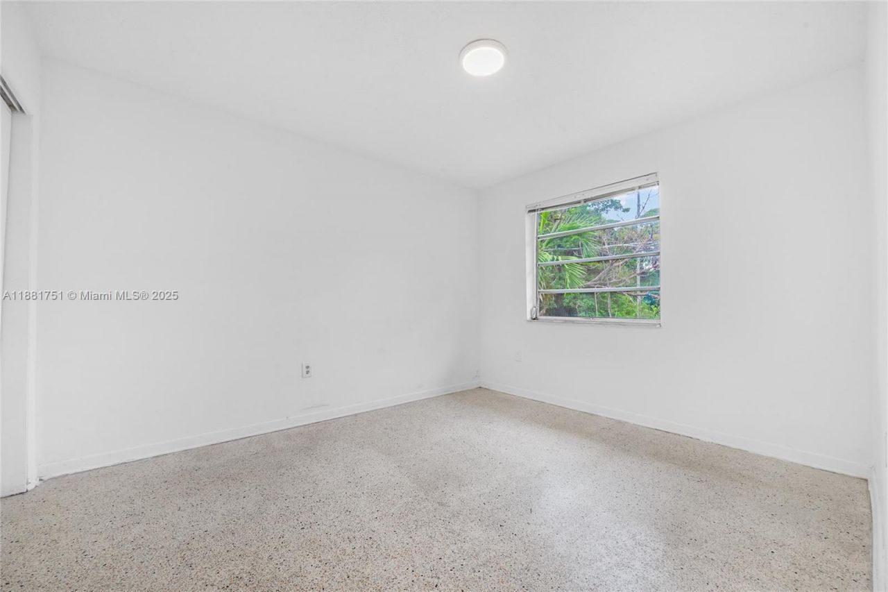 2661 SW 11th St, Unit 14, Miami, FL 33135 Photo