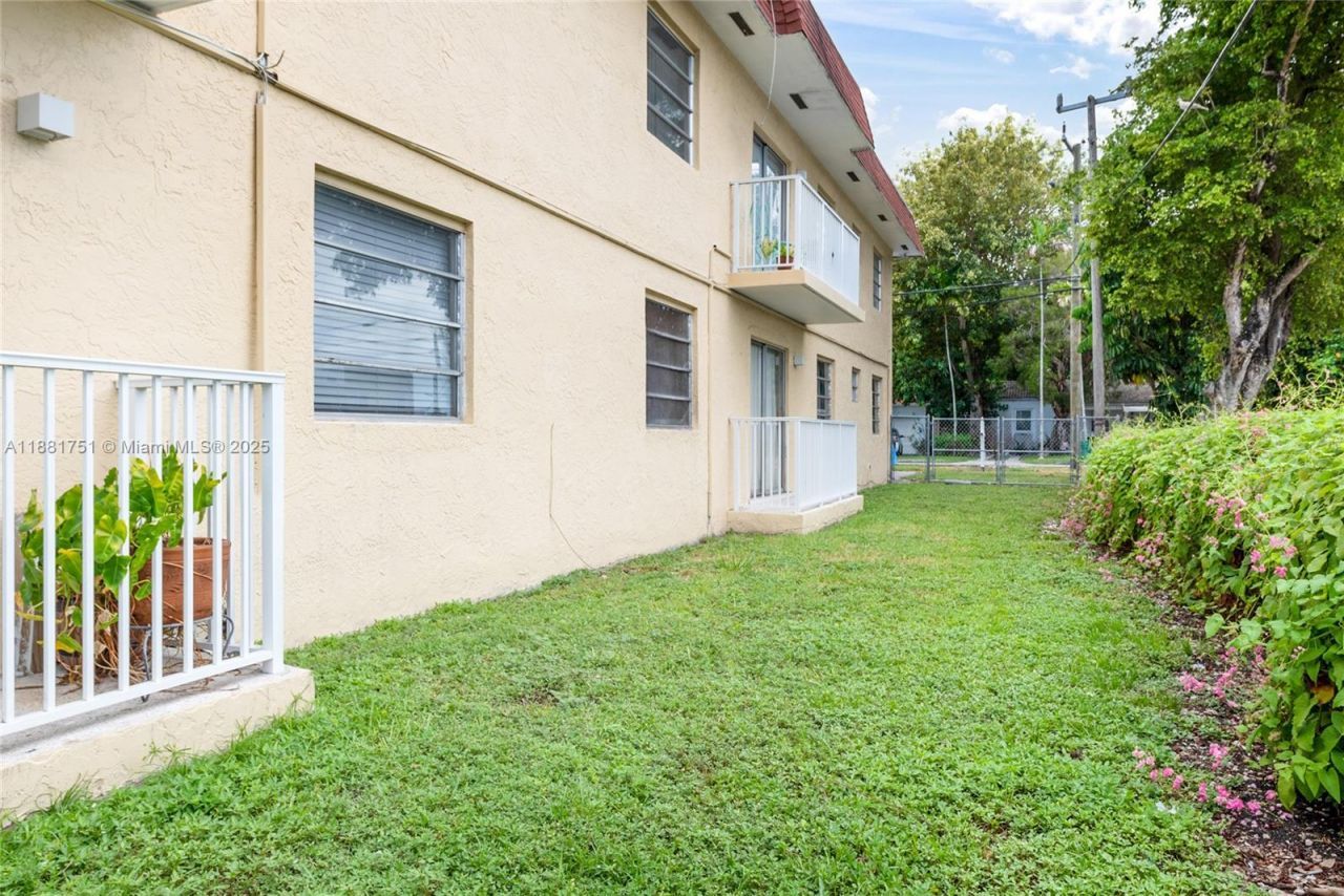 2661 SW 11th St, Unit 14, Miami, FL 33135 Photo