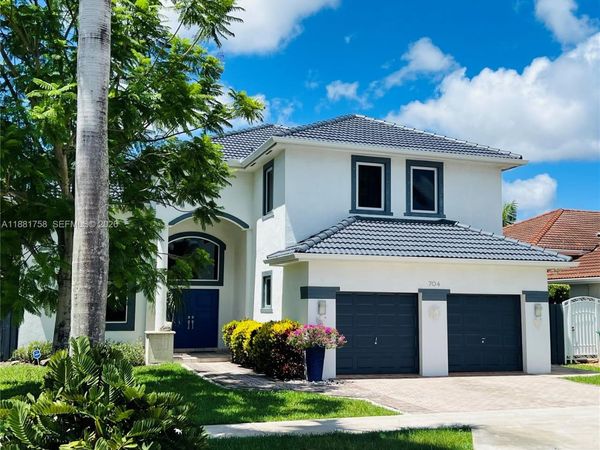 704 NW 129th Ct, Miami, FL 33182