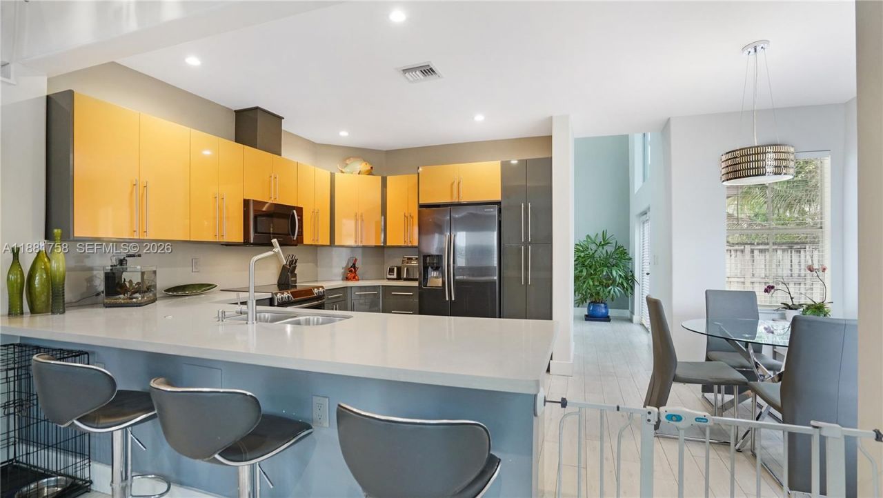 704 NW 129th Ct, Miami, FL 33182 Photo