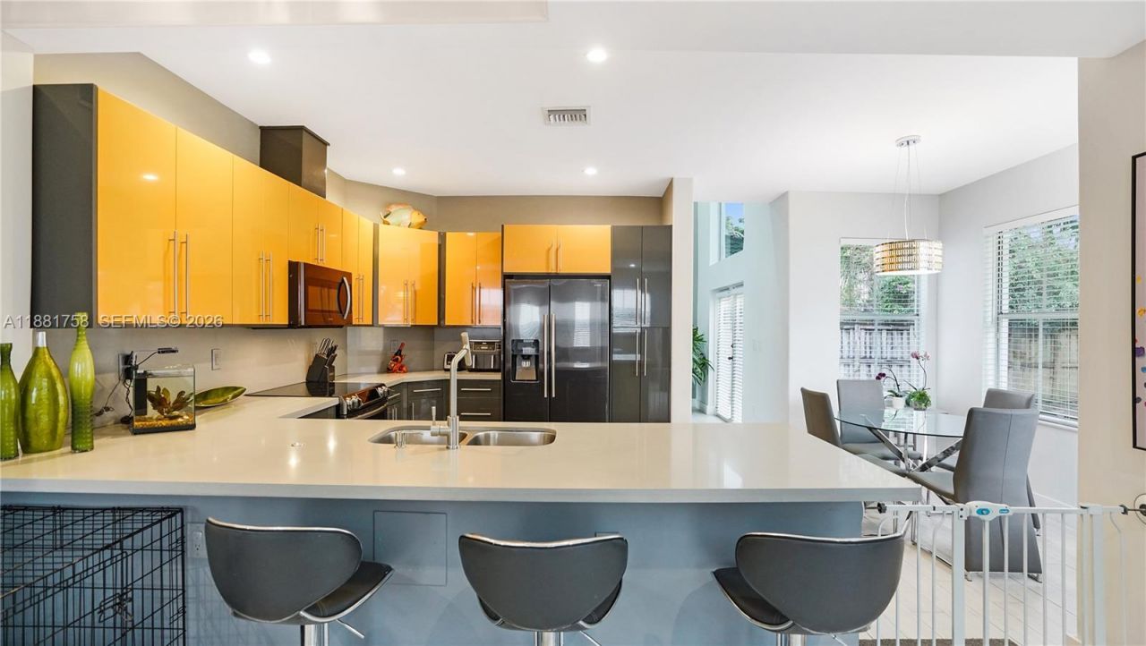 704 NW 129th Ct, Miami, FL 33182 Photo