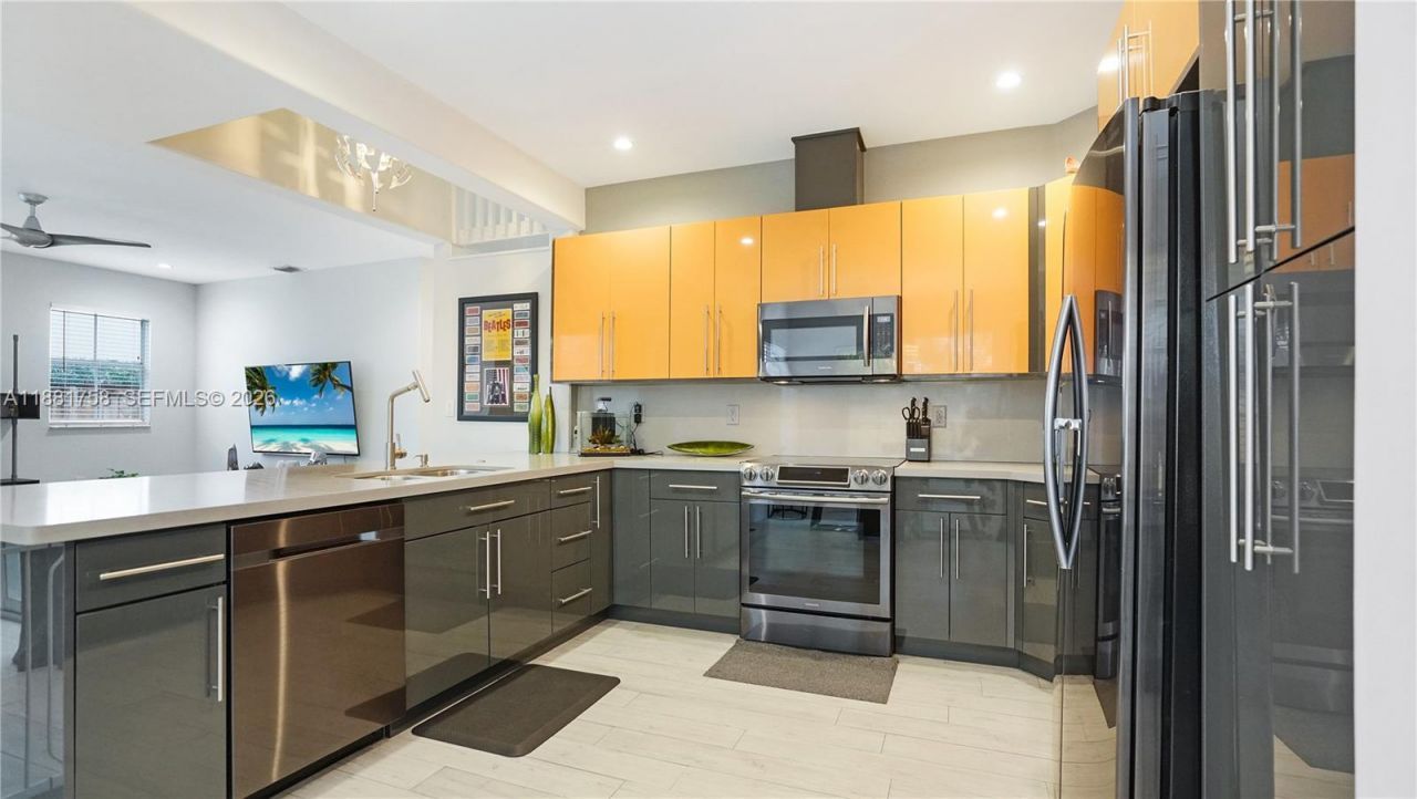 704 NW 129th Ct, Miami, FL 33182 Photo