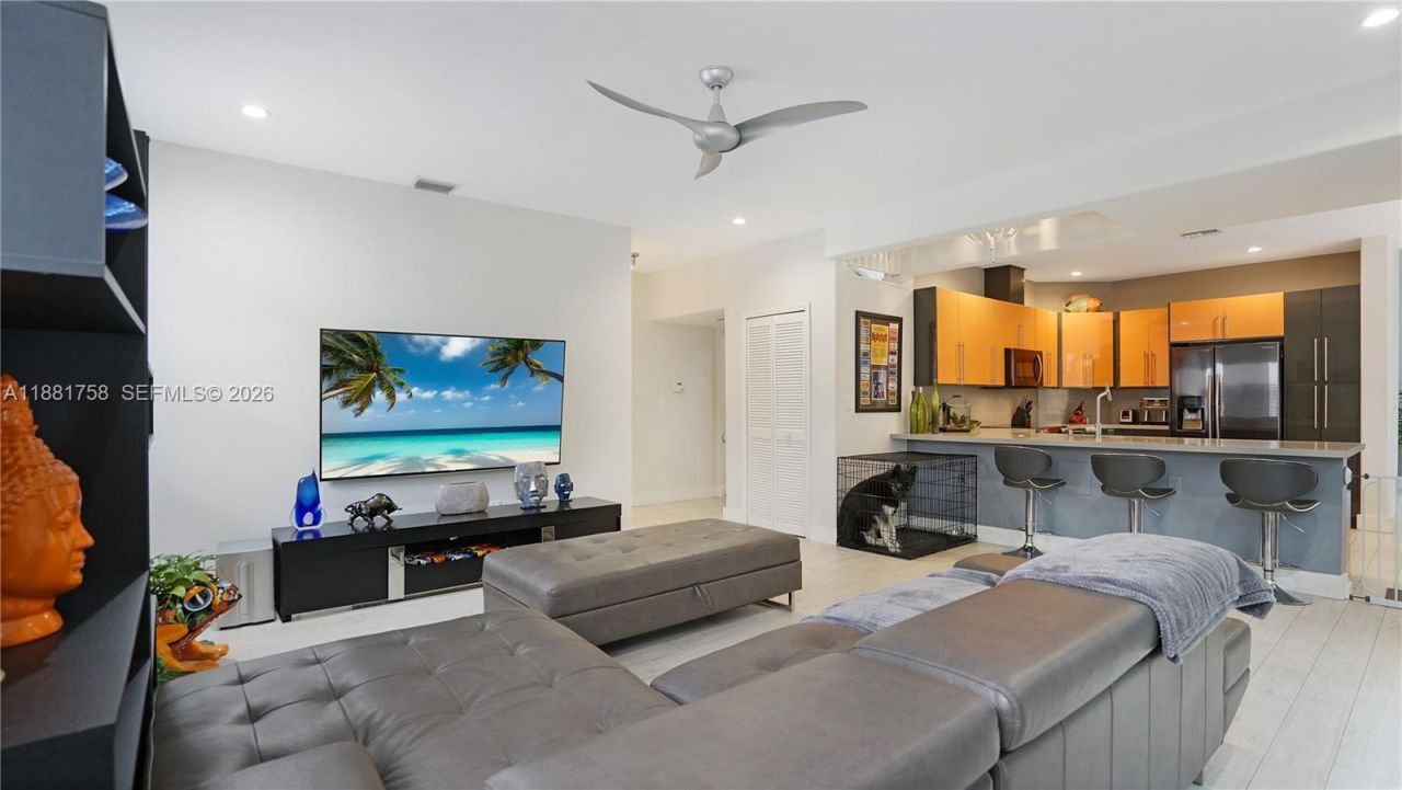 704 NW 129th Ct, Miami, FL 33182 Photo