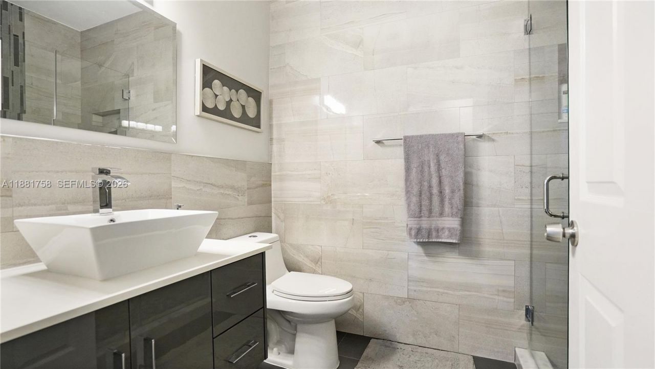 704 NW 129th Ct, Miami, FL 33182 Photo