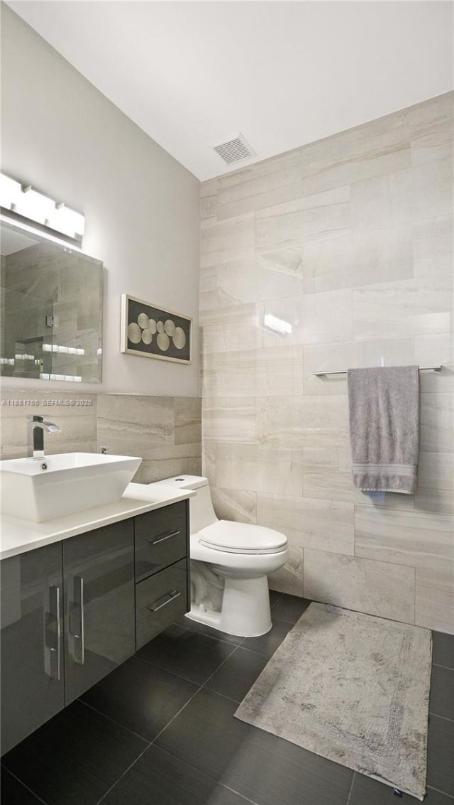 704 NW 129th Ct, Miami, FL 33182 Photo