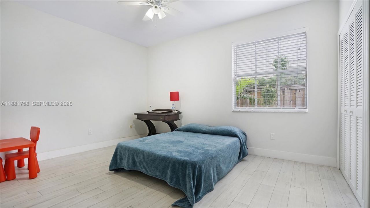 704 NW 129th Ct, Miami, FL 33182 Photo