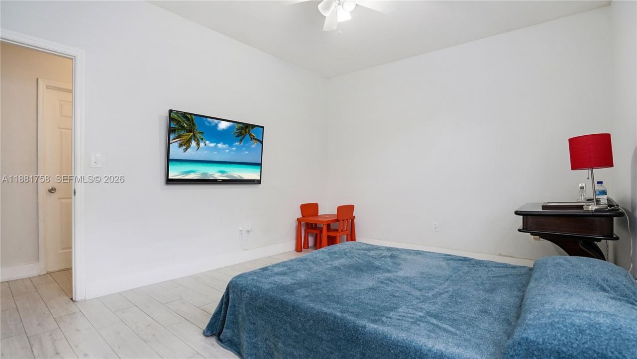 704 NW 129th Ct, Miami, FL 33182 Photo