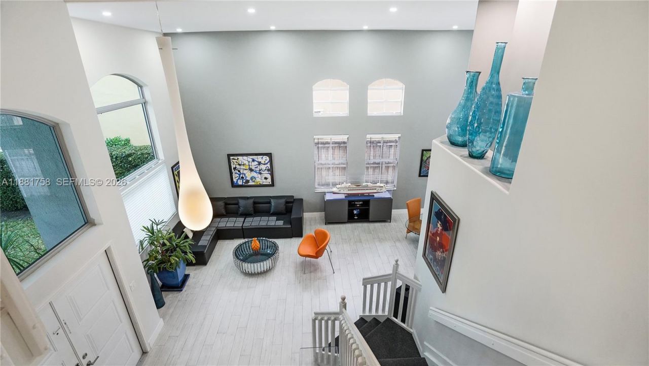 704 NW 129th Ct, Miami, FL 33182 Photo