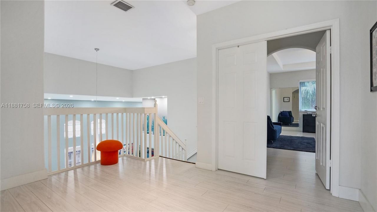 704 NW 129th Ct, Miami, FL 33182 Photo