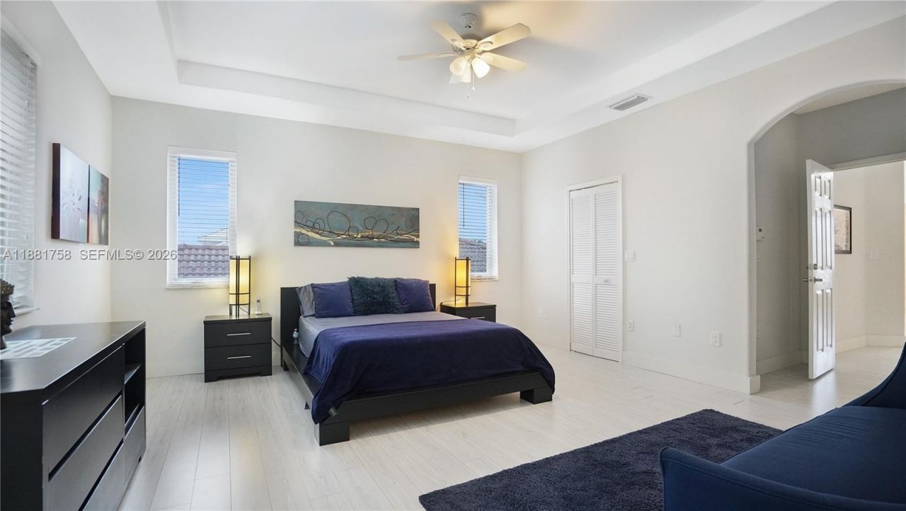 704 NW 129th Ct, Miami, FL 33182 Photo