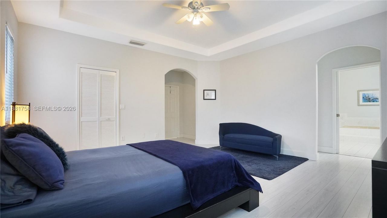 704 NW 129th Ct, Miami, FL 33182 Photo