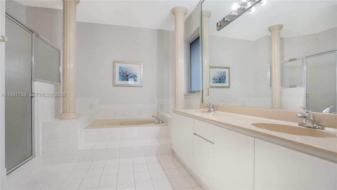 704 NW 129th Ct, Miami, FL 33182 Photo