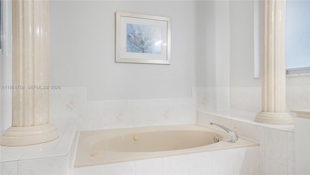 704 NW 129th Ct, Miami, FL 33182 Photo