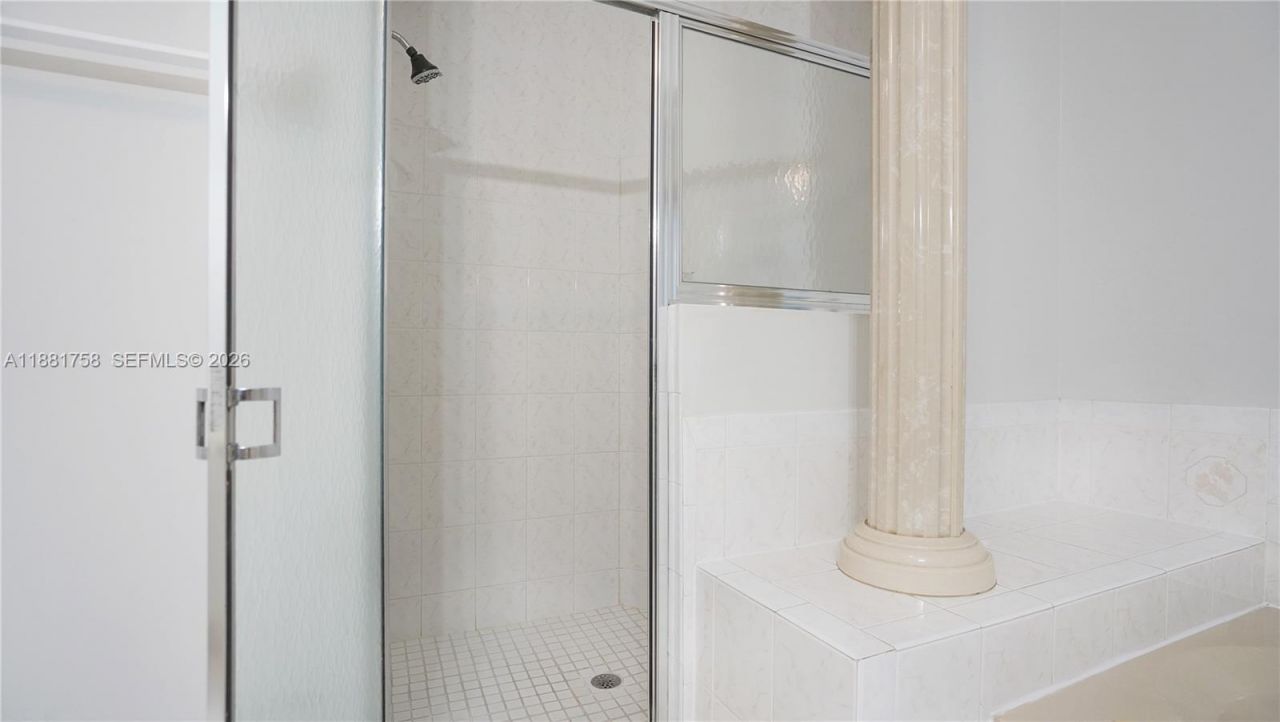 704 NW 129th Ct, Miami, FL 33182 Photo