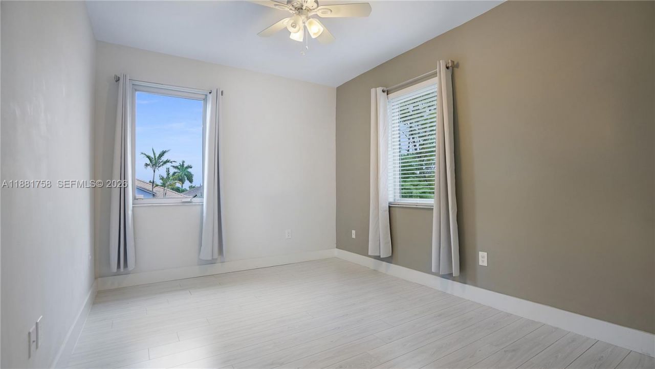 704 NW 129th Ct, Miami, FL 33182 Photo