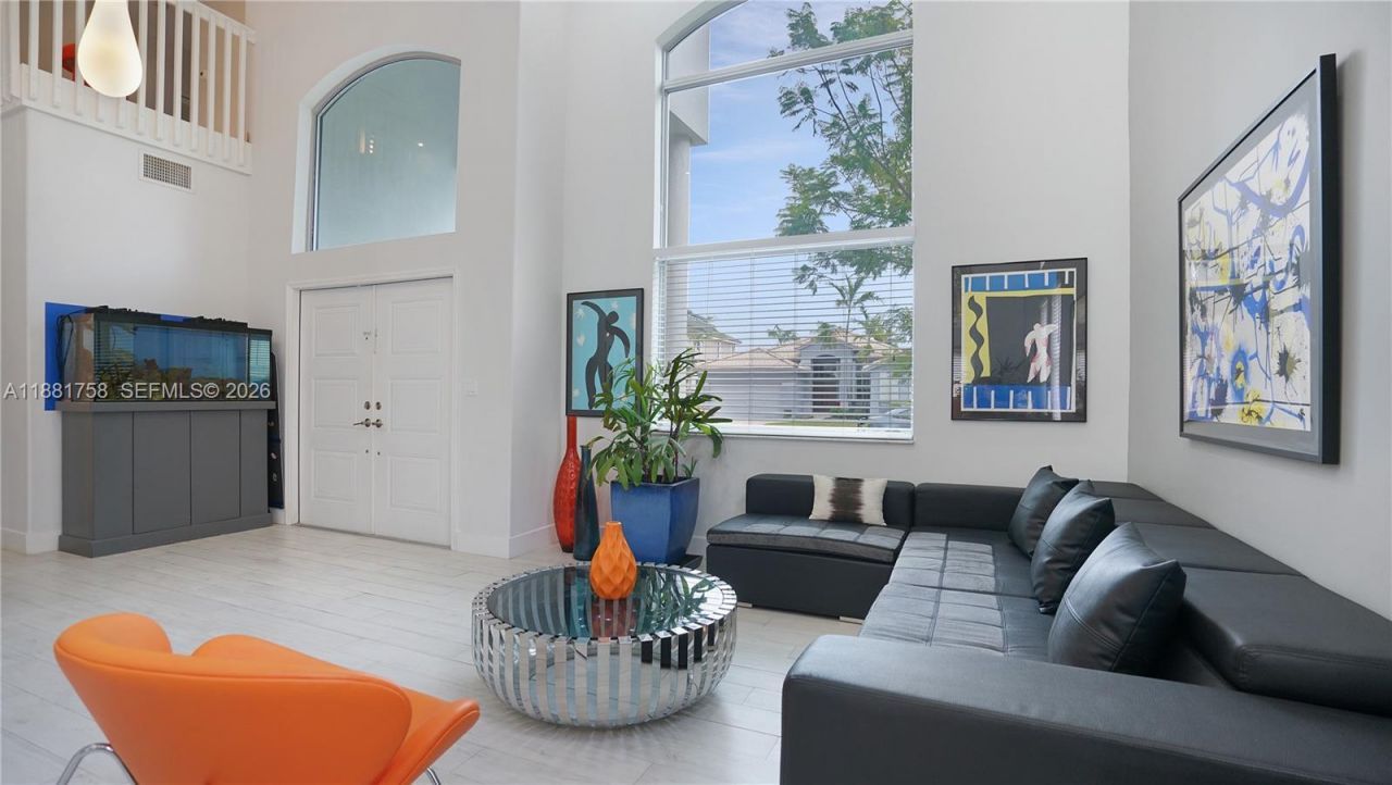 704 NW 129th Ct, Miami, FL 33182 Photo