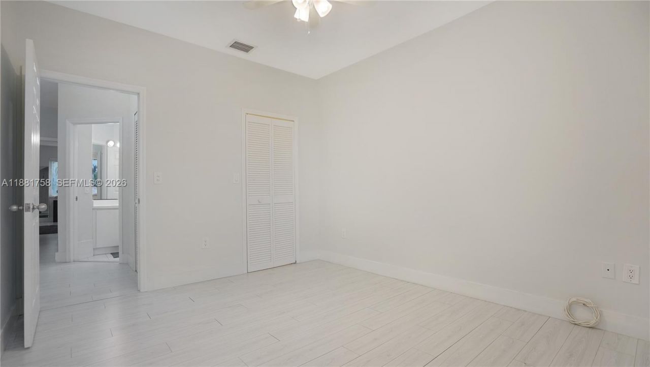 704 NW 129th Ct, Miami, FL 33182 Photo