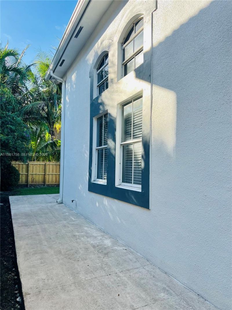 704 NW 129th Ct, Miami, FL 33182 Photo