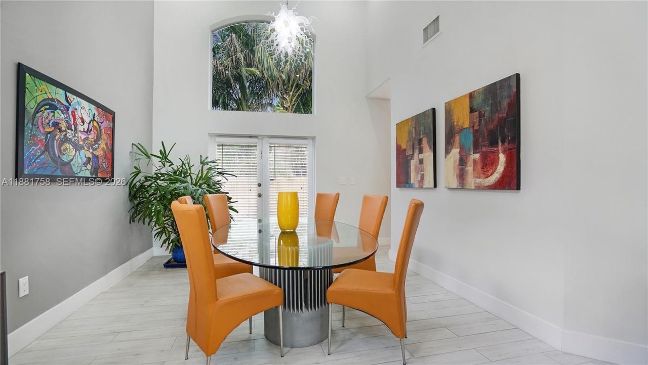 704 NW 129th Ct, Miami, FL 33182 Photo