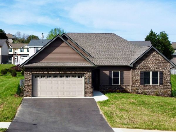 560 Catalina Court, Jonesborough, TN 37659