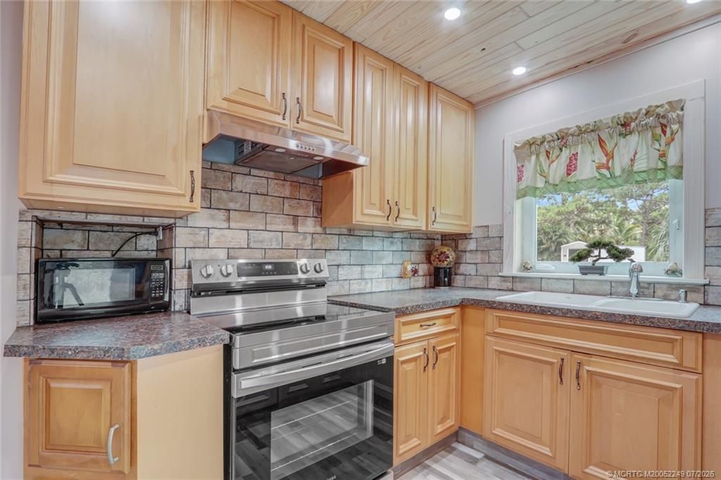 64 NE Acacia Trail, Jensen Beach, FL 34957 Photo