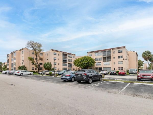 2840 Somerset Drive, Unit 403, Lauderdale Lakes, FL 33311
