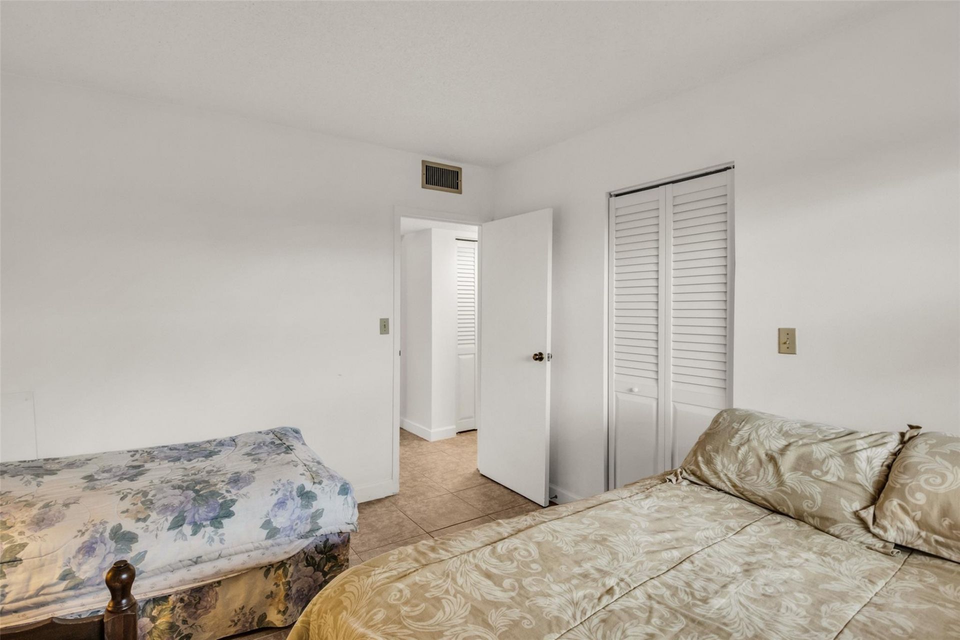2840 Somerset Drive, Unit 403, Lauderdale Lakes, FL 33311 Photo