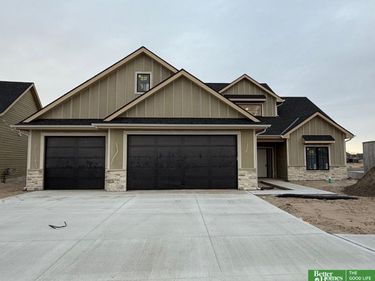 28574 Jessie Circle, Valley, NE 68064