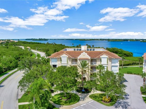 4878 S Harbor Drive, Unit 301, Vero Beach, FL 32967