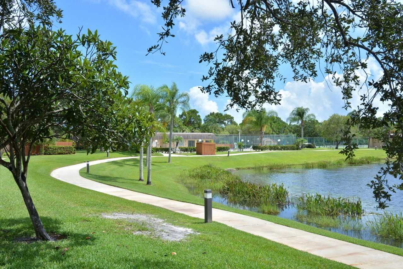 5818 SE Windsong Lane, Unit 212, Stuart, FL 34997 Photo