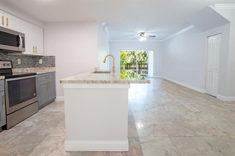 5860 W Sample Road, Unit 204, Coral Springs, FL 33067 Photo