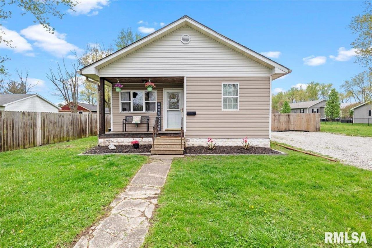 506 W Walnut Street, Gillespie, IL 62033 Main Photo