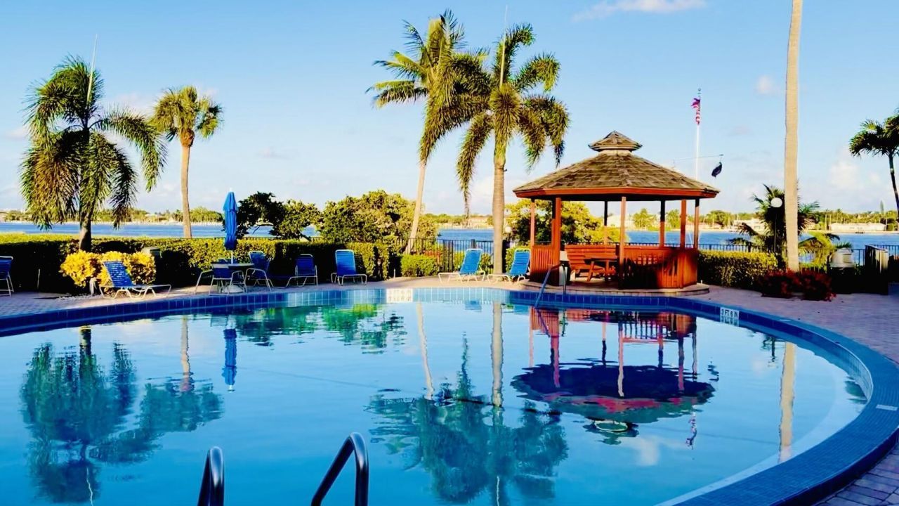 7030 Half Moon Circle, Unit 121, Hypoluxo, FL 33462 Photo