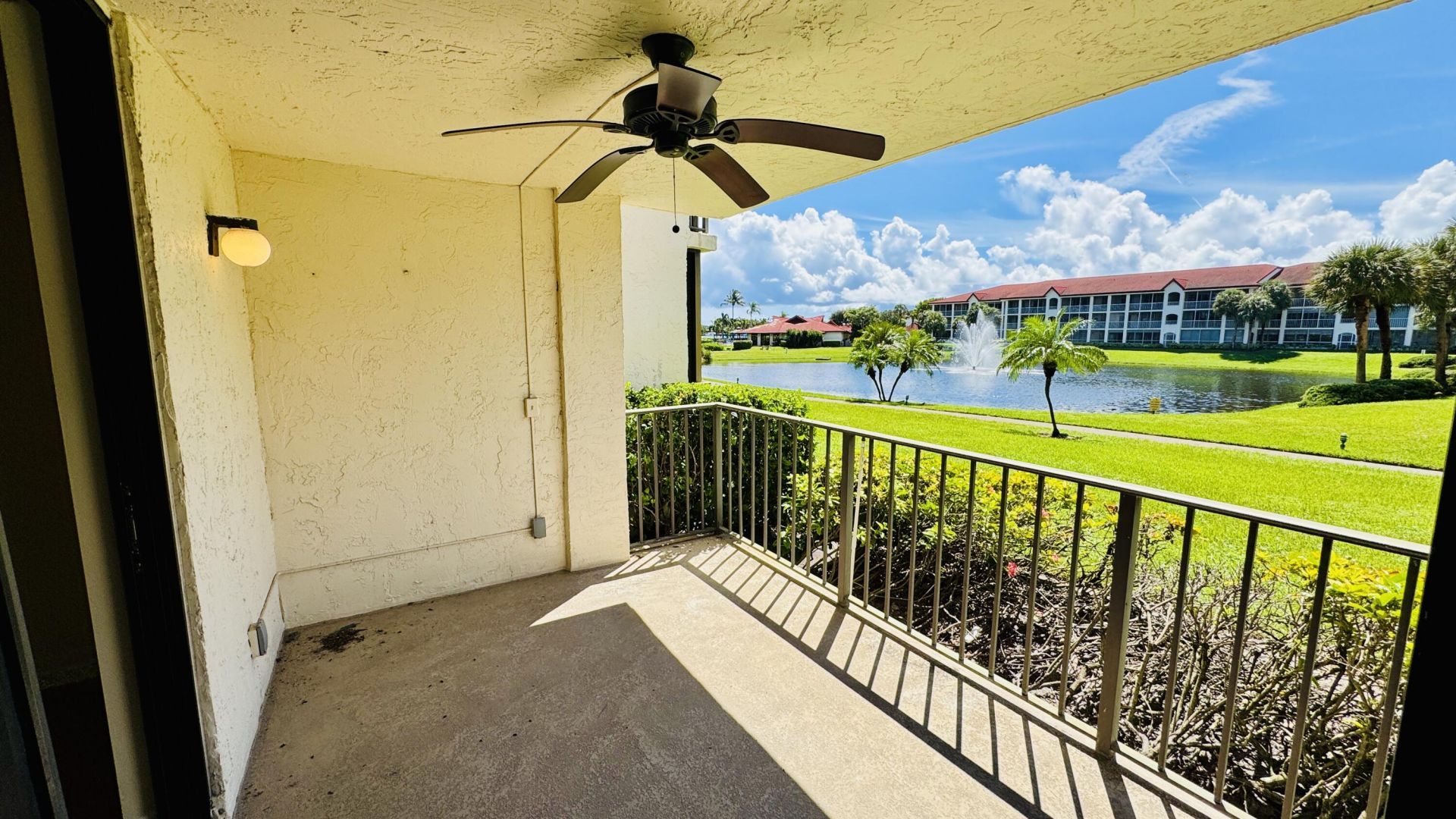 7030 Half Moon Circle, Unit 121, Hypoluxo, FL 33462 Photo