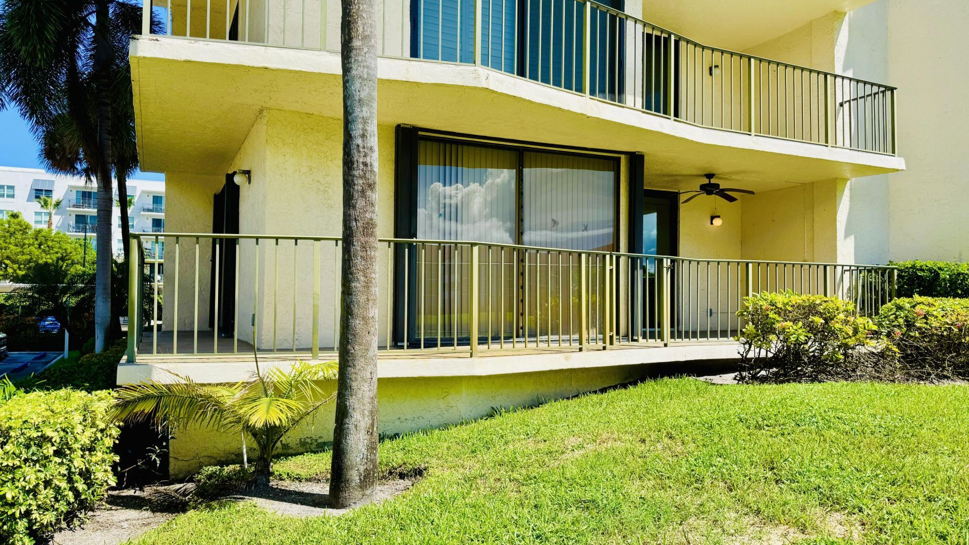 7030 Half Moon Circle, Unit 121, Hypoluxo, FL 33462 Photo