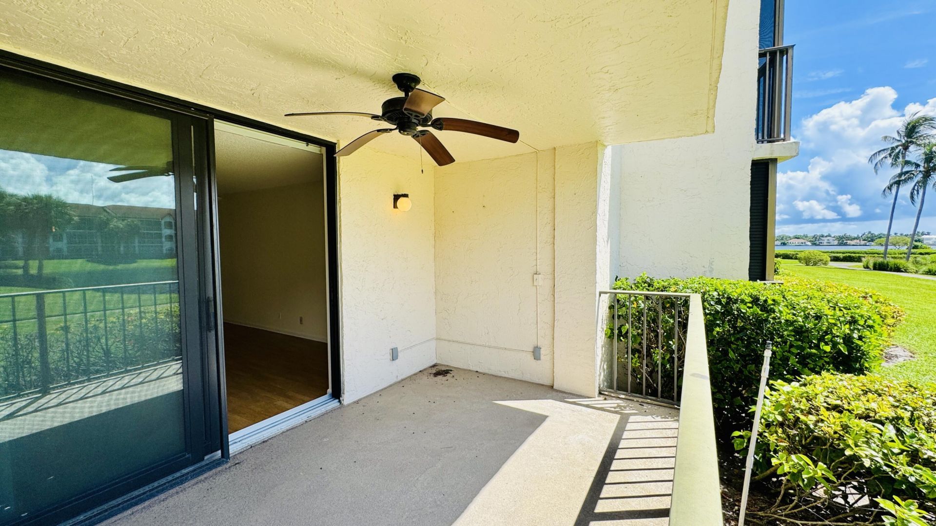 7030 Half Moon Circle, Unit 121, Hypoluxo, FL 33462 Photo