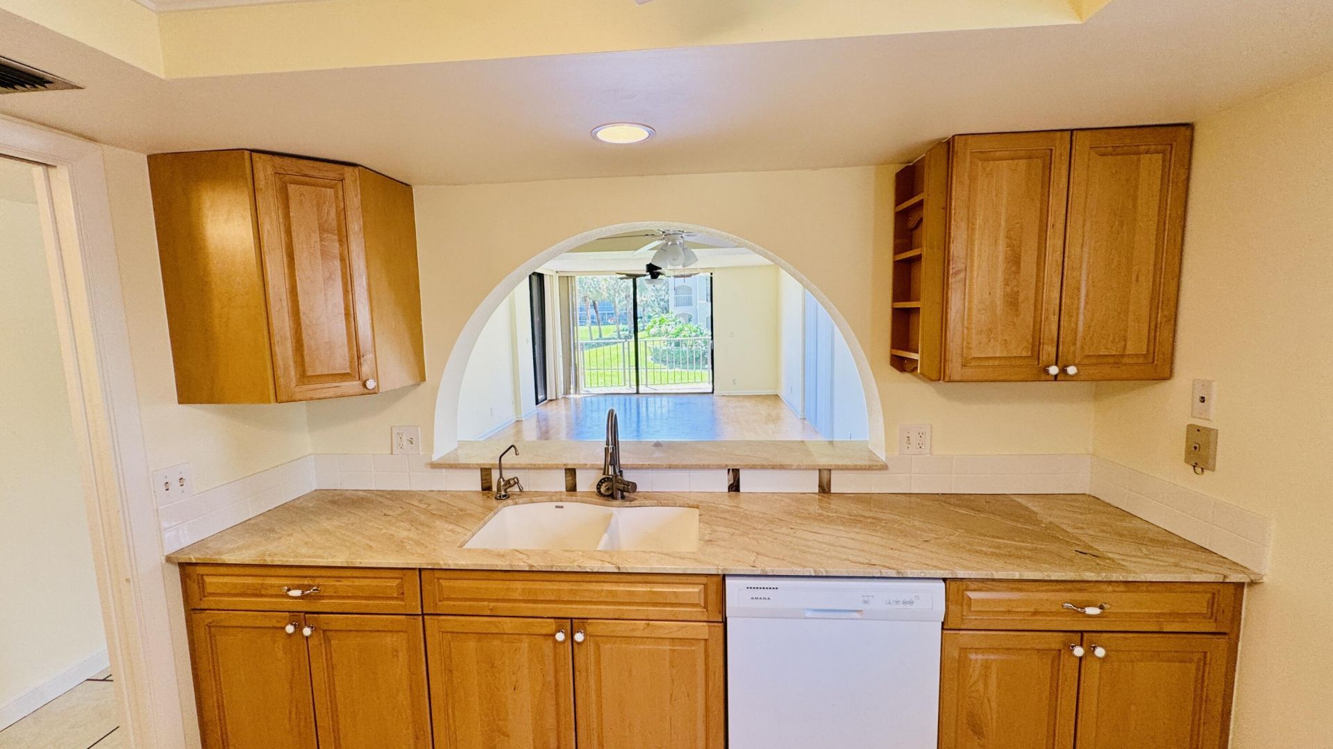 7030 Half Moon Circle, Unit 121, Hypoluxo, FL 33462 Photo