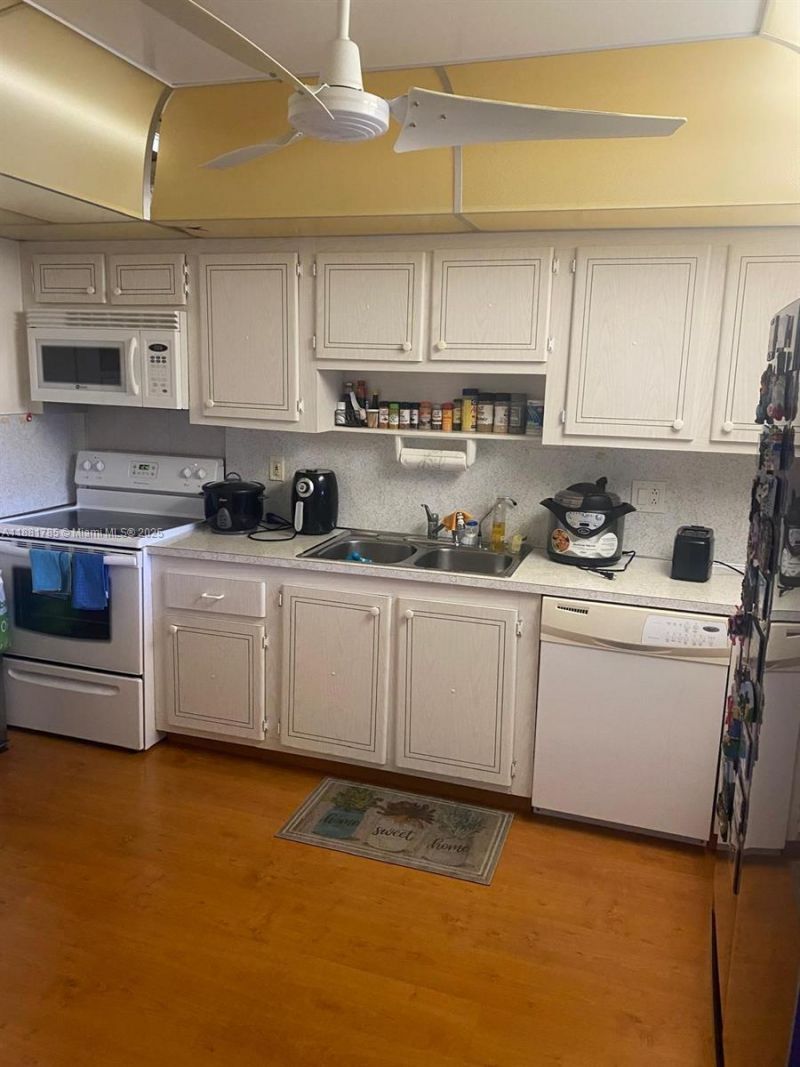 200 Diplomat Pkwy, Unit 329, Hallandale Beach, FL 33009 Photo